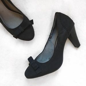 Adam Tucker Nubuck Leather Block Heel Pumps w/ Bow | Size 6